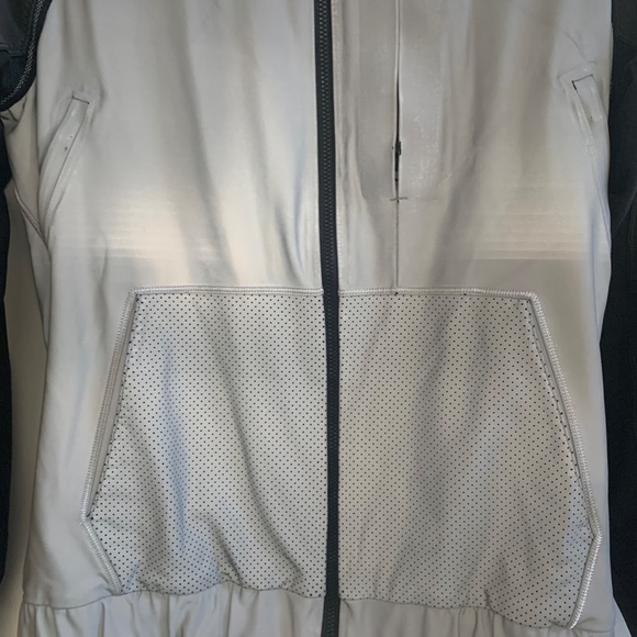 Lululemon Reflective Running Jacket - Size 6 - Picture 2 of 10